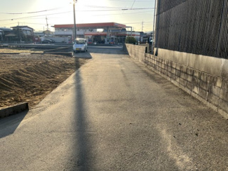 【前面道路含む現地写真】