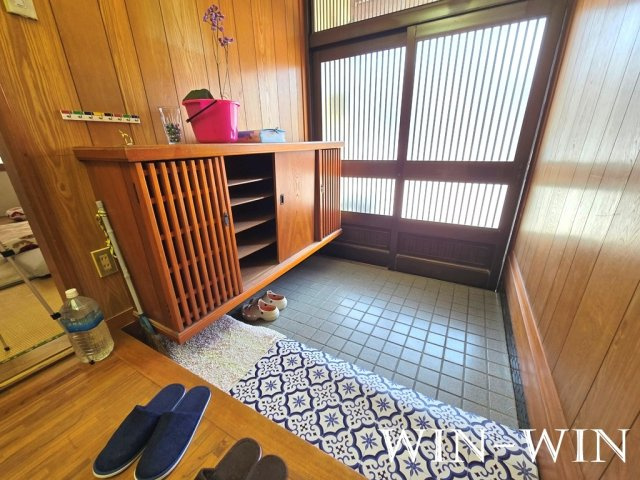 安井様貸家の玄関