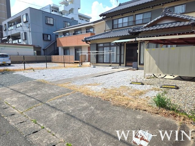 安井様貸家の駐車場