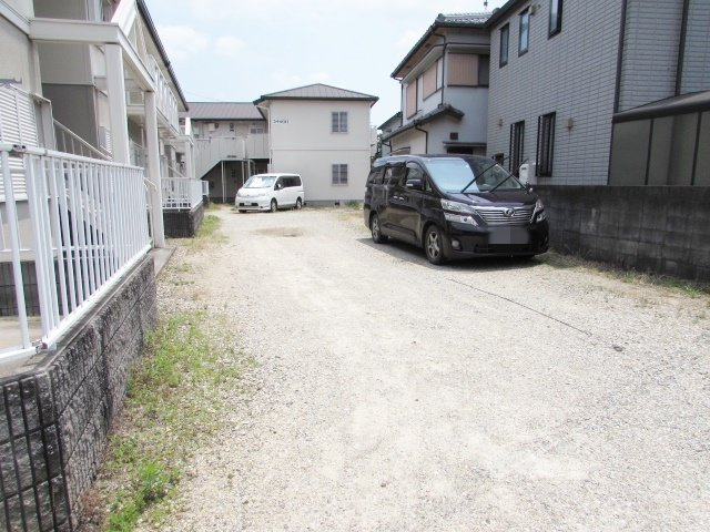 ファミール仁川Ⅱの駐車場|駐車スペースもあります