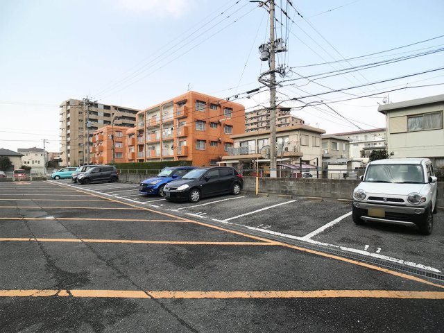 第二ヤギビルの駐車場