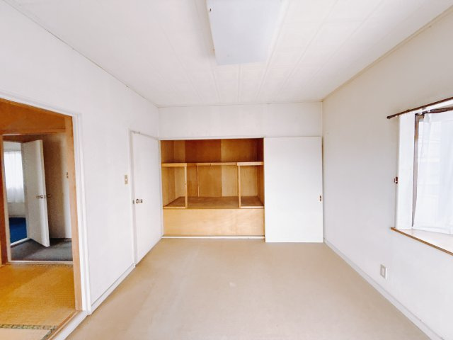 【中古戸建】高崎市剣崎町1期の洋室|■洋室｜ナチュラルカラーの床です。模様替えなどとても楽しく工夫できます♪陽当たり、風通しもとても良いので毎日快適な生活スタートです！子供部屋にも良いですね♪