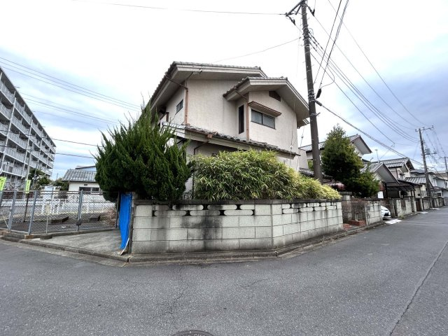 佐貫町住宅　龍ケ崎市駅まで徒歩約8分　の外観|約69坪の敷地はゆとりがあります。