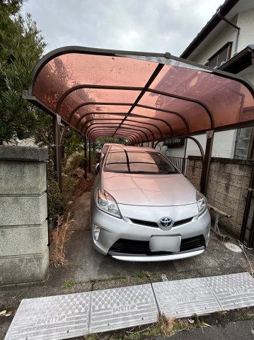 佐貫町住宅　龍ケ崎市駅まで徒歩約8分　の駐車場|縦列で2台分駐車可能です