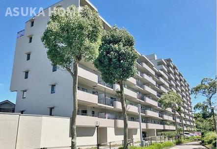 フォレストヒルズ港南台の外観|最寄駅の港南台駅まで徒歩11分、商業施設、医療機関、公園が充実し落ち着いた住環境