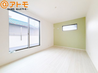 【寝室】 | 葵区瀬名川3丁目　新築戸建　全1棟 | アクセントクロスが印象的なお部屋です。お気に入りの家具に囲まれてゆったり過ごしたいですね♪
