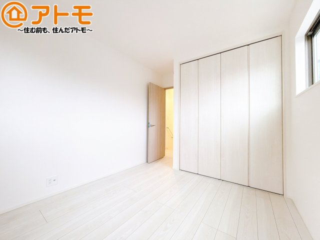 【寝室】 | 葵区瀬名川3丁目　新築戸建　全1棟 | 収納スペースもしっかり確保したお部屋は、収納家具の数も減らせるのでお部屋を広く使えます！