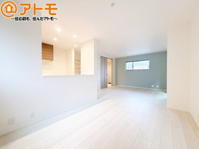 【居間・リビング】 | 葵区瀬名川3丁目　新築戸建　全1棟 | 家族団らんのイメージは、リビングを思い浮かべませんか？リビングこそ広々としたお部屋が良いですね♪