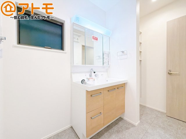 【独立洗面台】 | 葵区瀬名川3丁目　新築戸建　全1棟 | 壁付け水栓の洗面台は水垢がたまりにくく、お掃除がしやすいですね♪