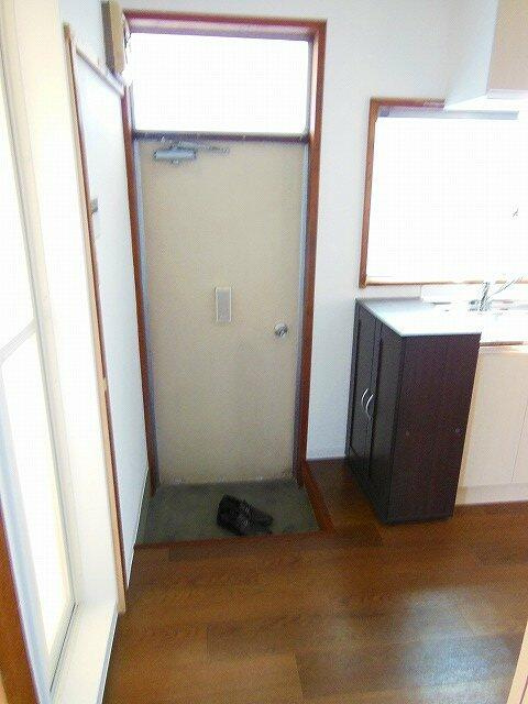 明るく開放的な玄関