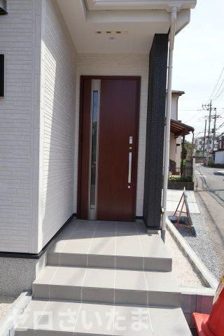 《仲介手数料無料》上尾市大字瓦葺1476-5新築一戸建てリナージュの玄関