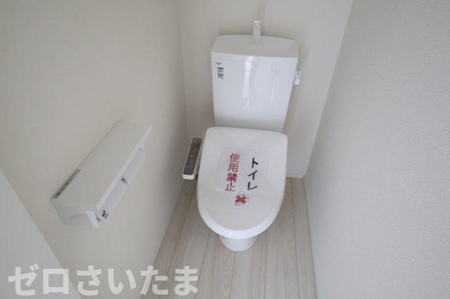 《仲介手数料無料》上尾市大字瓦葺1476-5新築一戸建てリナージュのトイレ|2階