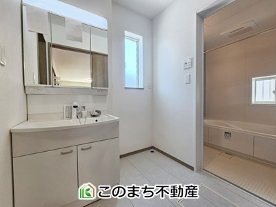 ハートフルタウン宇都宮市簗瀬町2542番の洗面所|シャンプードレッサーで朝の身支度♪伸びるホースでお掃除も簡単清潔です！