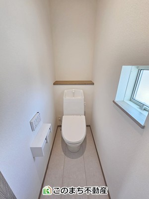 ハートフルタウン宇都宮市簗瀬町2542番のトイレ|小窓から換気ができて清潔なトイレスペース☆