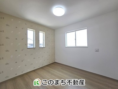 ハートフルタウン宇都宮市簗瀬町2542番の洋室|陽光がふんだんに降り注ぐお部屋です。陽だまりの空間で、プライベートなお家時間も快適にお過ごしいただけます♪