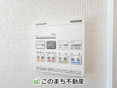 ハートフルタウン宇都宮市簗瀬町2542番の設備|雨の日や湿気の多い梅雨時期など、洗濯物が乾き難い時期に重宝する浴室換気乾燥機。乾燥機能だけではなく、冬場の浴室内の寒暖差を緩和する暖房機能も標準装備。ヒートショック対策に一役買います。