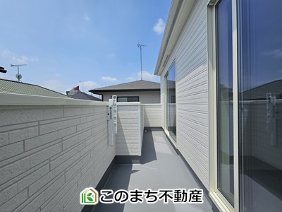 ハートフルタウン宇都宮市簗瀬町2542番のバルコニー|南向きの大型バルコニーは陽当り良好で、たっぷりのお洗濯物もよく乾きます！