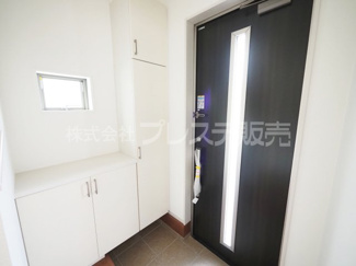 【玄関】 | 奈良市柏木町の新築一戸建 全３区画 | 現地写真（２号地玄関）
