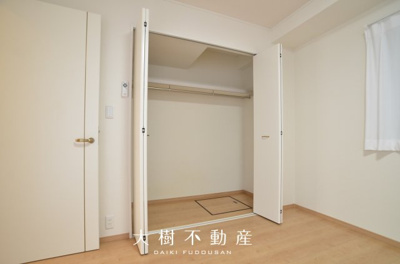 【洋室】 | 海老名市上郷1丁目　中古戸建て【仲介手数料無料】 | 1階　洋室1（7.0帖）クローゼット