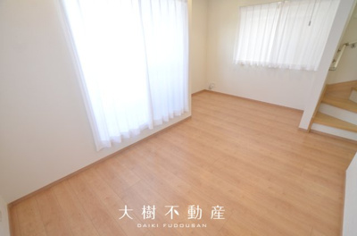 【居間・リビング】 | 海老名市上郷1丁目　中古戸建て【仲介手数料無料】
