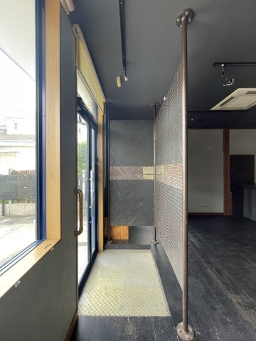 本郷町店舗兼住宅の玄関