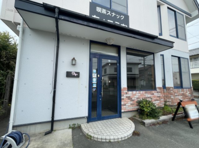 本郷町店舗兼住宅のエントランス