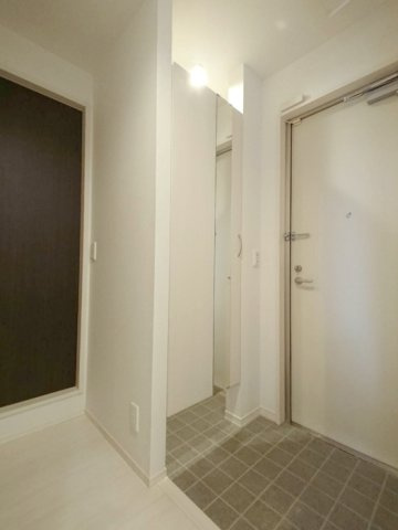 岸和田市下松町２丁目のハイツの玄関