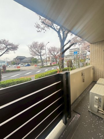 エストゥルース府中のバルコニー