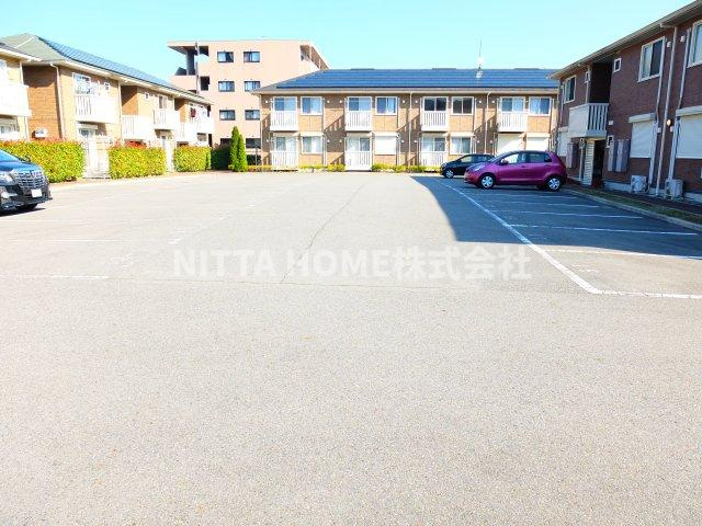 コンフォール・ヴィラ　Ｃ棟 の駐車場|敷地内に駐車場の空きがあります◎