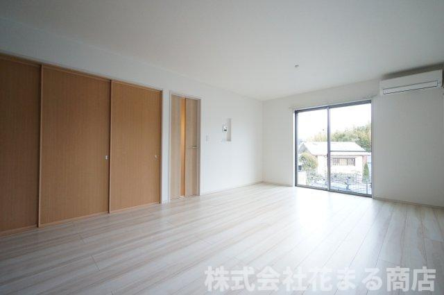 Kolet千葉源町の居間・リビング|物件、駅でお待ち合わせでのご案内歓迎！