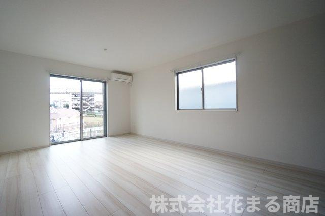 Kolet千葉源町の居間・リビング|物件、駅でお待ち合わせでのご案内歓迎！