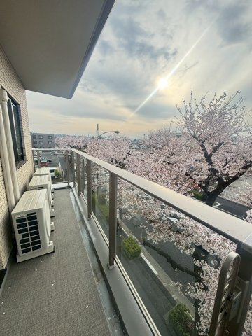 エストゥルース府中のバルコニー|※別号室参考写真です