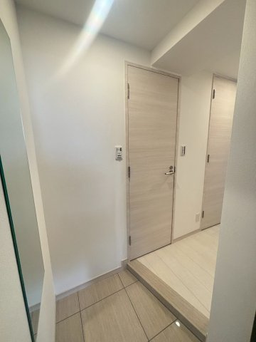 エストゥルース府中の玄関|※別号室参考写真です