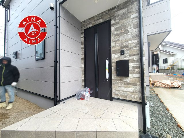 福岡市西区生松台1丁目第3-3棟（2号棟）　の玄関|おでかけの時も帰った時も、「我が家」を最初に感じでもらえる素敵な空間に。