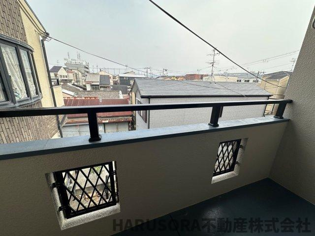 守口市高瀬町1丁目　３階建てのバルコニー