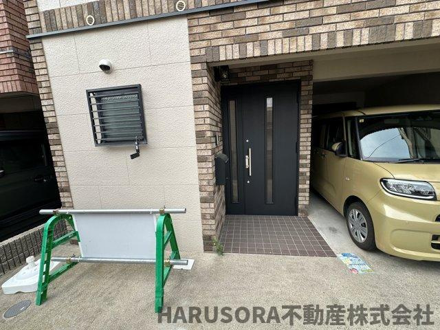 守口市高瀬町1丁目　３階建ての玄関