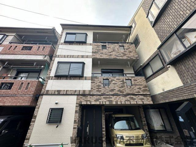 守口市高瀬町1丁目　３階建て