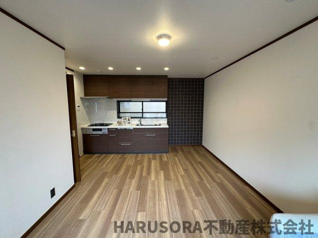 守口市高瀬町1丁目　３階建ての居間・リビング