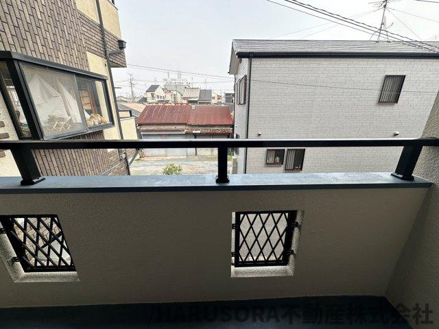 守口市高瀬町1丁目　３階建てのバルコニー