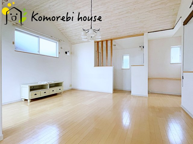 さいたま市見沼区島町　中古戸建の居間・リビング|こちらのリビングで趣味の時間をお楽しみください