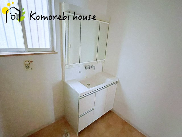 さいたま市見沼区島町　中古戸建の独立洗面台|独立洗面台で身支度をすべて済ませてしまいましょう