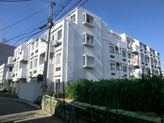 アーバンヒルズ高砂の外観|重厚感あふれるマンションです。