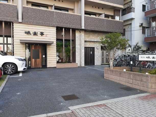 市川市南八幡４丁目の賃貸マンションのエントランス