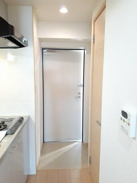 市川市南八幡４丁目の賃貸マンションの玄関