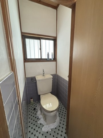 泉南市信達大苗代　中古戸建のトイレ