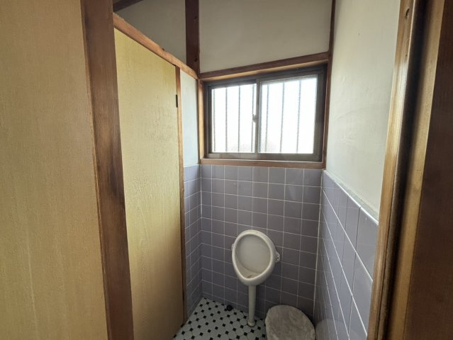 泉南市信達大苗代　中古戸建のトイレ