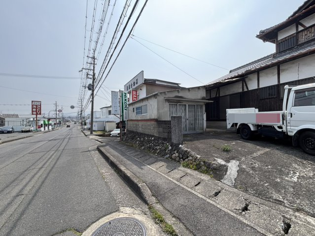 泉南市信達大苗代　中古戸建の前面道路含む現地写真