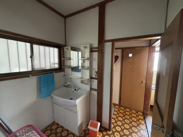 泉南市信達大苗代　中古戸建の洗面所