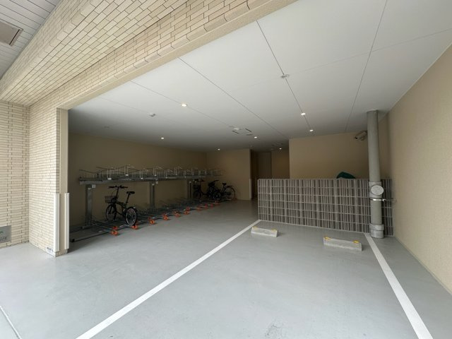 スプランディッド玉造DUEの駐車場