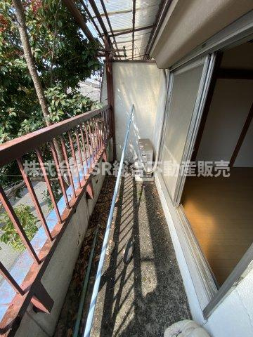 横小路町5丁目中古テラスハウスのバルコニー|陽当たり良好で洗濯物が乾きやすいです♪